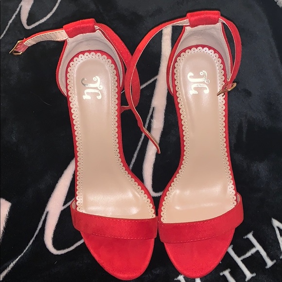 Red Journee Collection Heels  NWOT - Picture 2 of 2